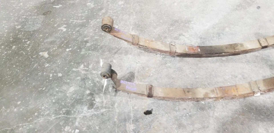 86 JEEP GRAND WAGONEER LEAF SPRING FRONT SET PAIR LEFT AND RIGHT 7 LEAF - Image 4 of 4