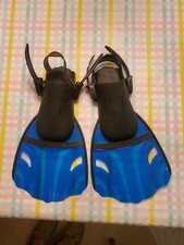 Childs Diving Fins Size 7-9 Dolfino Natures Wing Power Hinge Traveler Pre-owned