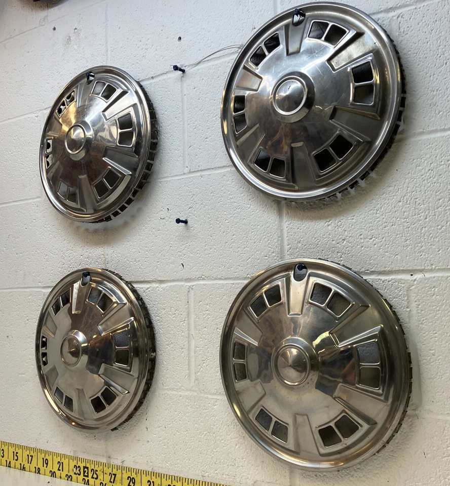 Usado OEM Raro Juego de 4 Cubiertas de Rueda Tapacubos 12" Toyota Corolla 1971-1972 (5298) Foto 3 de 4