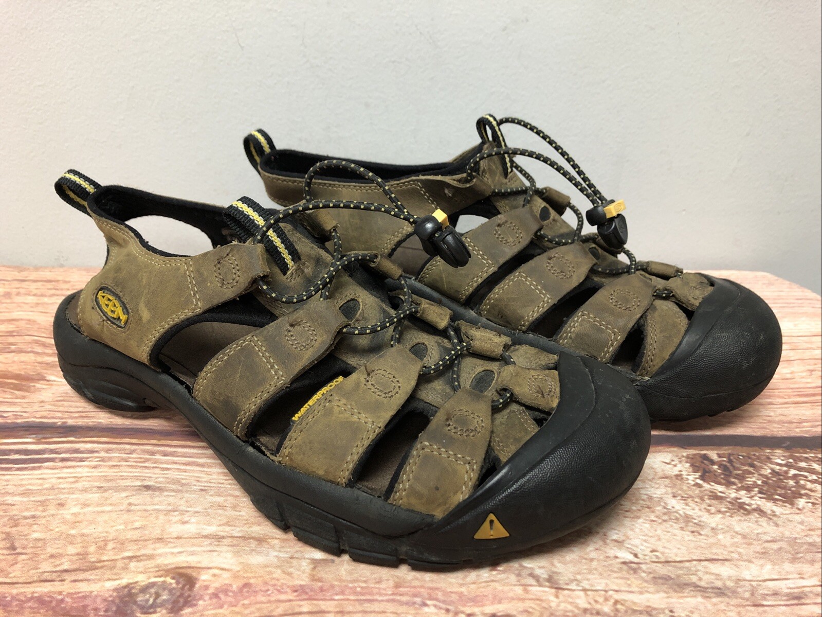 Keen Newport Fisherman sandali da trekking impermeabili in pelle marrone da uomo 9 5 (8C94)