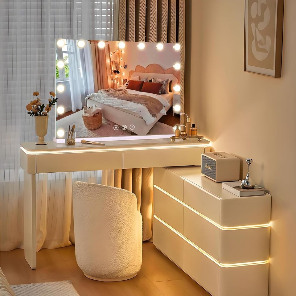 Hollywood Vanity Mirror with Lights, 58 x 46 cm, USB and TypeC Output