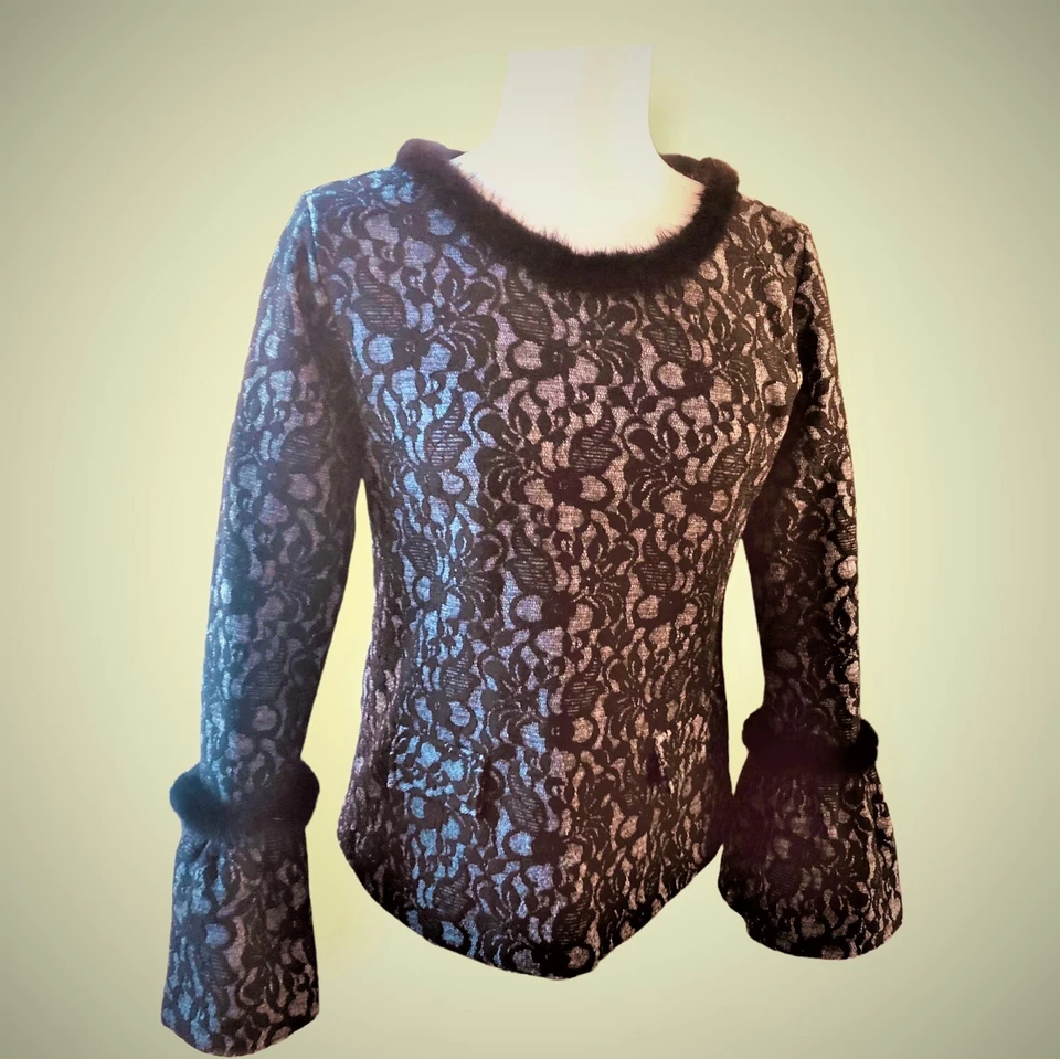 Jacquard de encaje negro KARL LAGERFELD Paris con mangas de campana y adornos de piel talla S Foto 3 de 4