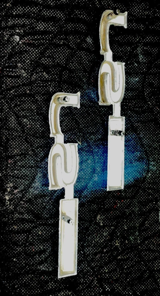 69-72 庞蒂亚克大奖赛挡泥板徽章型号 SJ GM 9798889 — 第 2/4 张图片