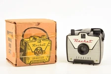 Spartus Rocket 127 Roll Film Box Type Plastic Camera in Box NEAR MINT V22