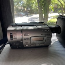 Sony Handycam CCD-TR517 Video8 XR Camcorder TESTED WORKING w/Charger Case Manual