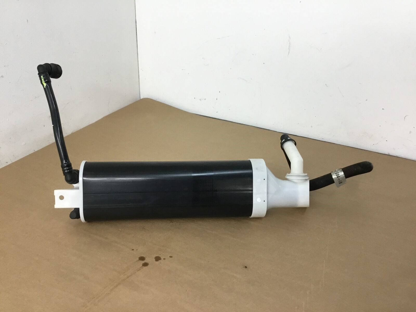 Aston Martin DB9 GT 2016 Fuel Gas Charcoal Vapor Vacuum Canister 13-16 |:Y
