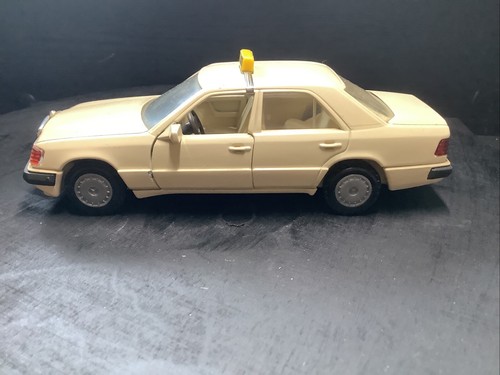 Cursor 1:35 1084 Mercedes Benz MB W124 200 300 D E, TAXI, weiß, guter Zustand S3