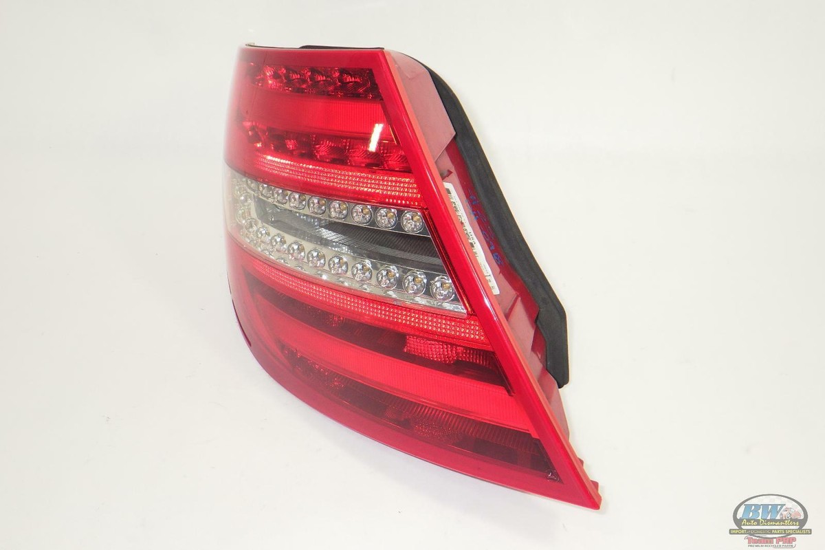 2048202864; MERCEDES C-CLASS OEM L Taillight 204 Type; C250, LED 