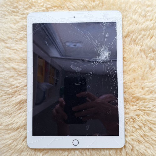 *Parts* Apple iPad Air 2 A1566 64GB wifi Space 9.7" screen Tablet CRACKED GLASS - Picture 3 of 17