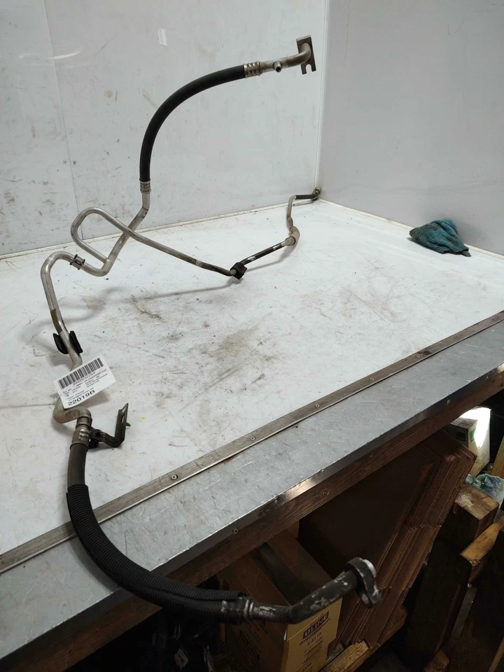 Dodge Caravan Town and Country 2012-2020 manguera de succión de aire acondicionado OEM 68142916AA Foto 2 de 3