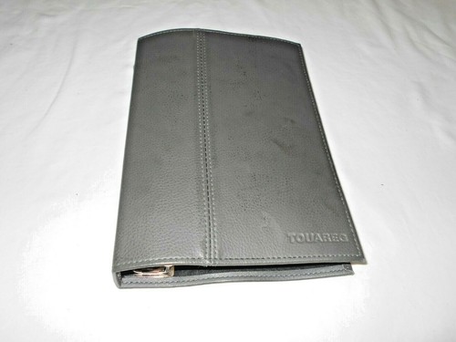 2007 VOLKSWAGEN TOUAREG IN A GRAY VOLKSWAGEN FACTORY CASE- OEM. NICE - Picture 2 of 3