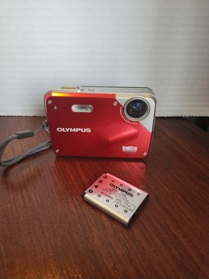 (Z) Olympus X-Series X-560WP 10.0MP Digital Camera  & Case - Red - NO CHARGER