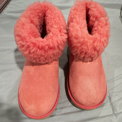 UGG Classic Mini Fluff Women s Pink Suede Shearling Lined Ankle Bootie US 8