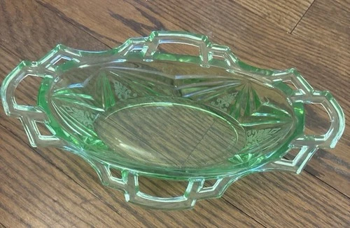 !Vintage INDIANA GLASS Co depression Green Relish Tray Etched