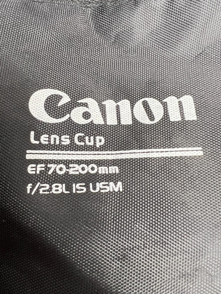Canon lens cup EF 70-200mm f/2.8L IS USM pouch cover protector zip with strap - Image 2 of 4