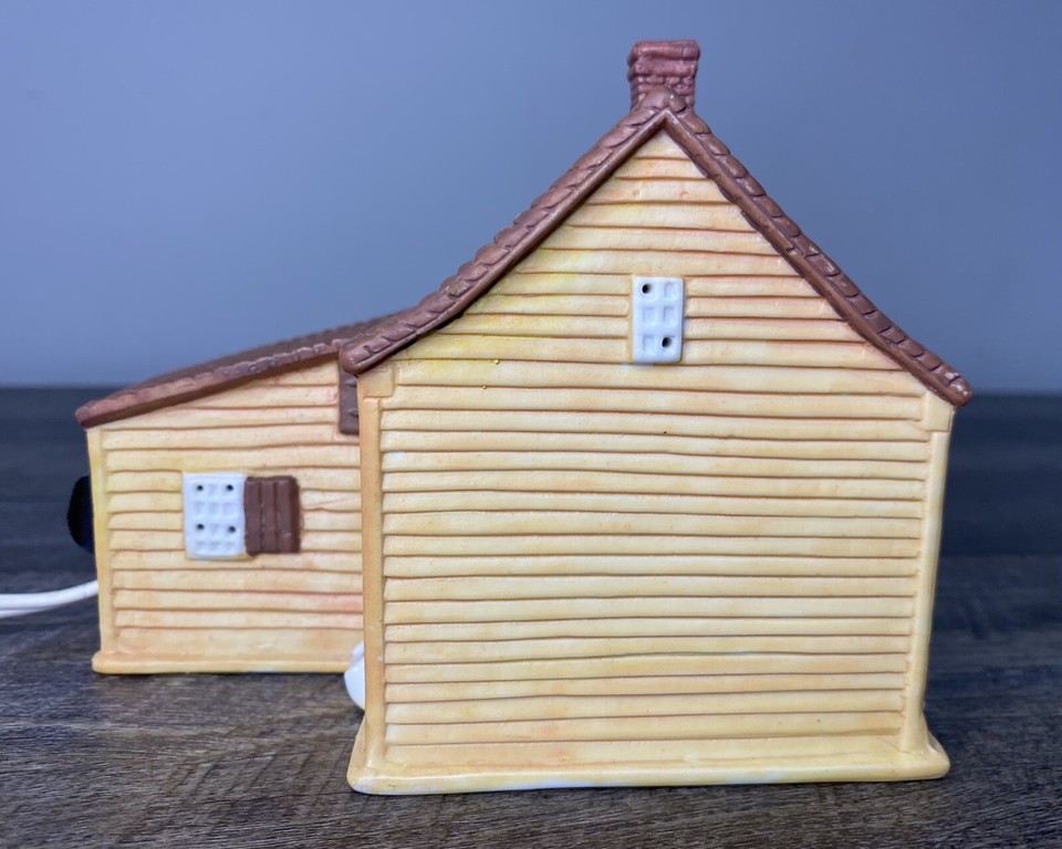 Old Salem Series North Carolina Lighted "Miksch House and Shop" 1992