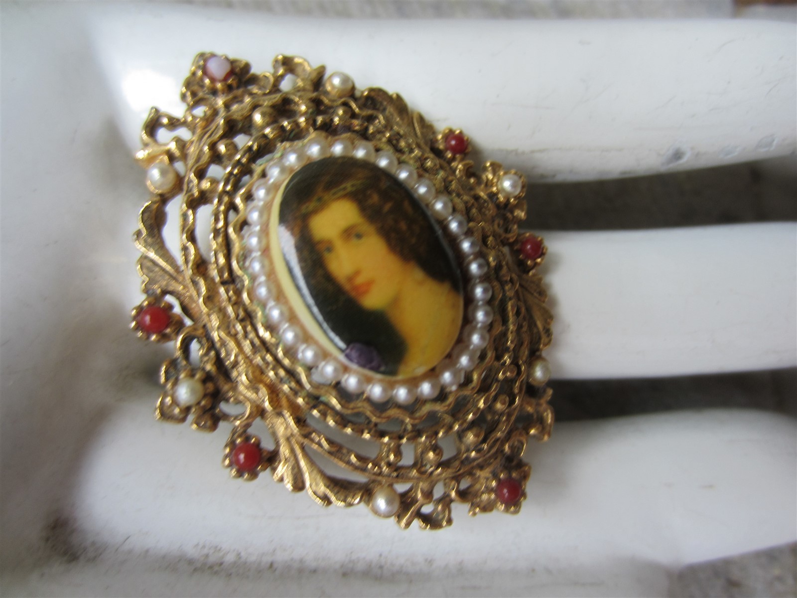 Vintage ART Arthur Pepper CAMEO Rhinestone Seed Pearl Ornate Portrait Pin Brooch