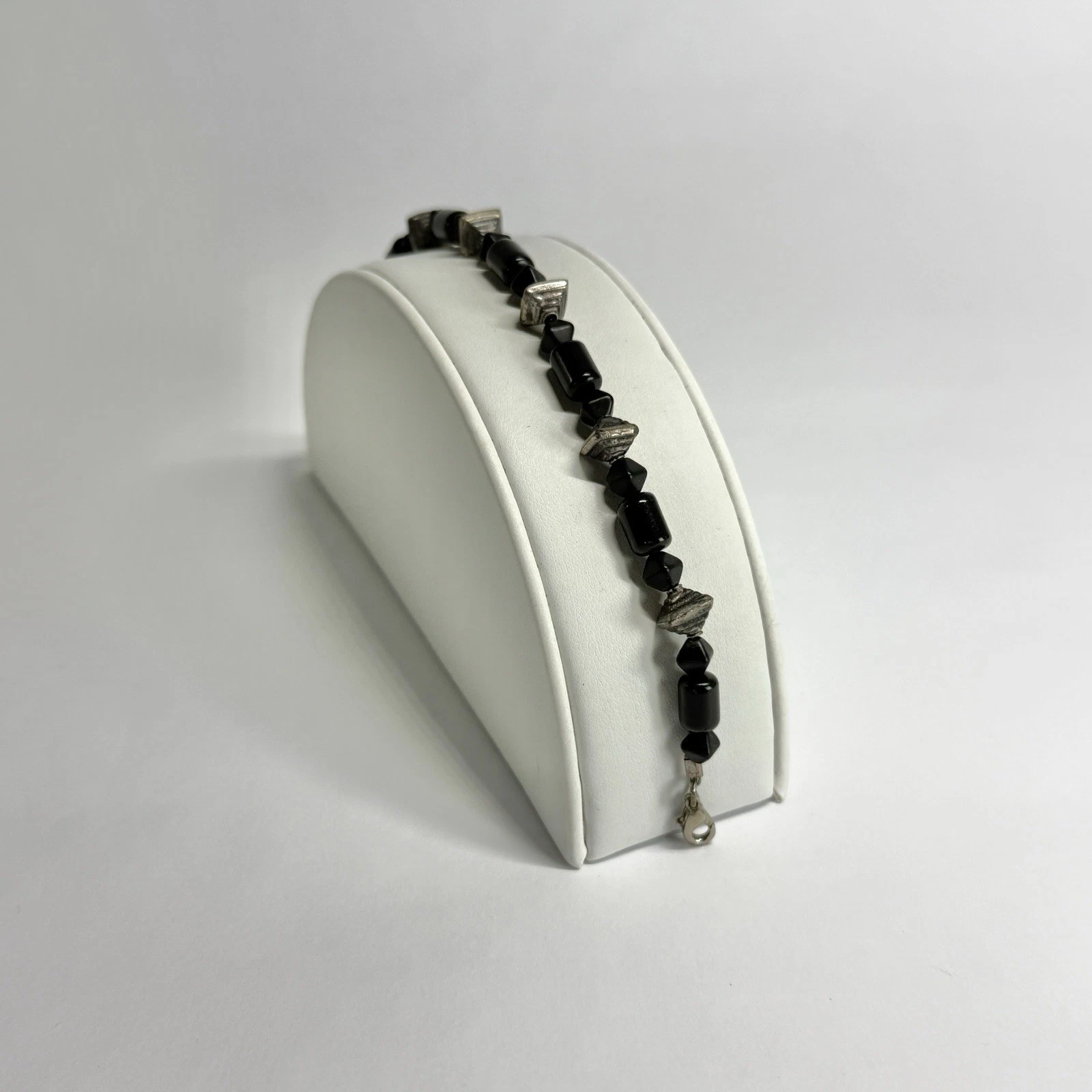Elegant Black Beaded with Silver Tone Spacers Vintage Bracelet Jewelry Br252