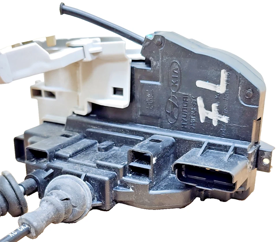 Actuador de cierre de puerta del conductor delantero izquierdo Hyundai Azera 2006-2011 81310-3L021 Foto 4 de 4