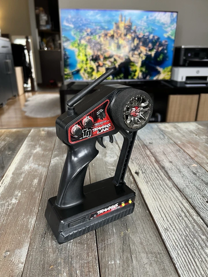 Traxxas TQ 2.4GHz 2 Channel Radio Transmitter 2225 Rc Controller Pistol Working - Image 3 of 4