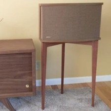 Two Bose 901 Speaker Stands Sapele Walnut, Mid century modern style.