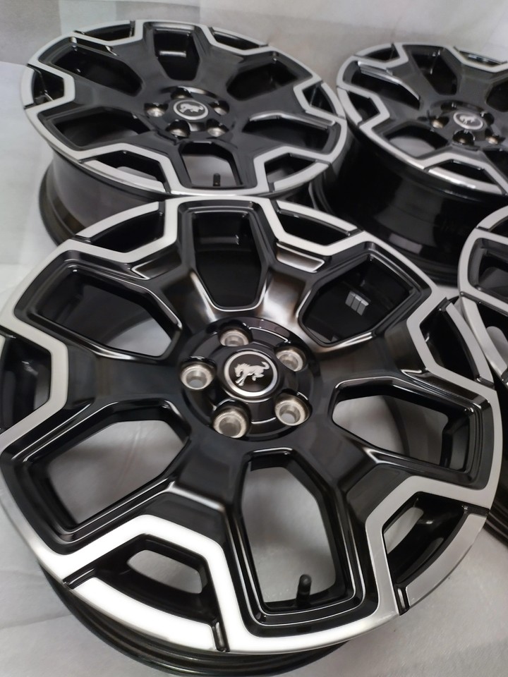 2026 Ford Bronco Sport OEM Machined Gloss Black 18