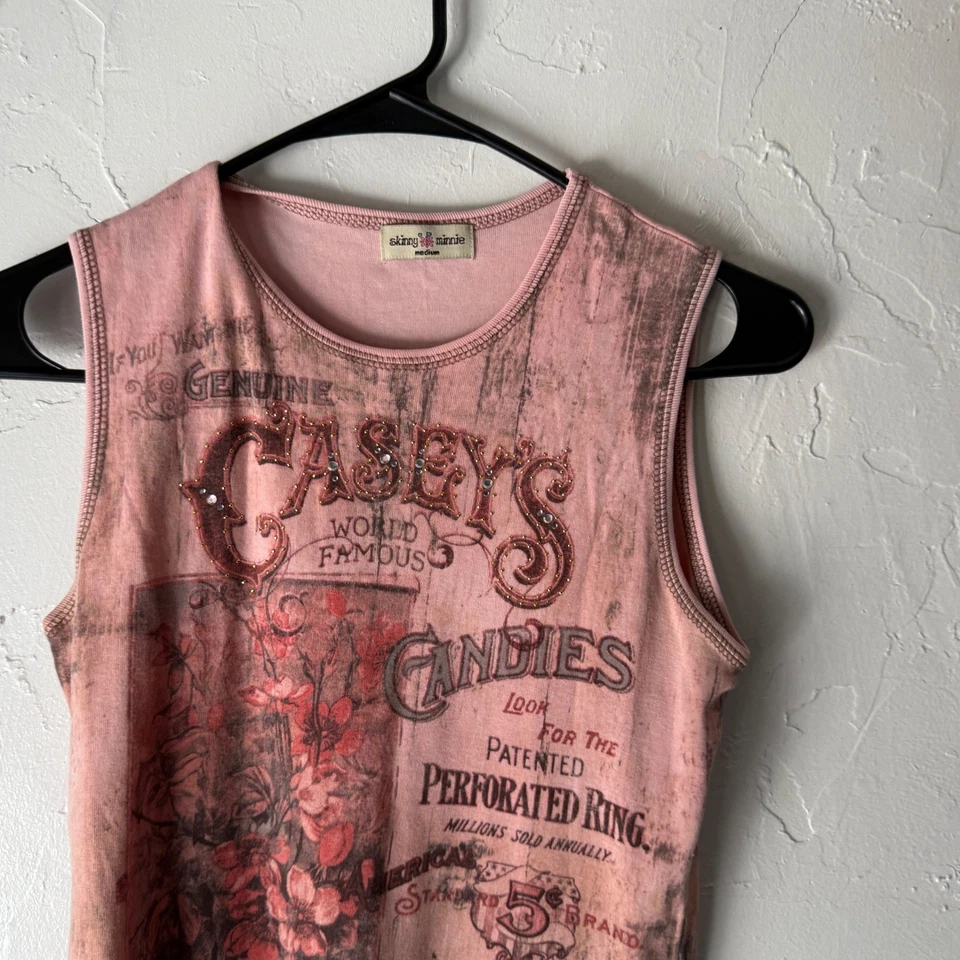 Camiseta sin mangas ajustada Minnie mediana rosa Casey's Candies gráfico Western Grunge Foto 2 de 4