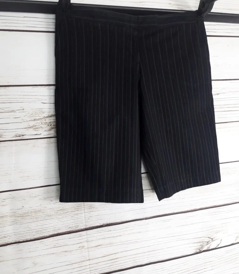 Bermudas de vestir para mujer Metro 7 talla 6 negras a rayas 2 bolsillos delanteros  Foto 3 de 4