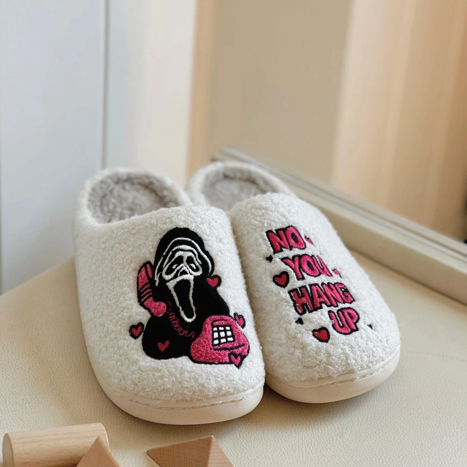 Acogedora comodidad: zapatillas Fuzzy Scream para la máxima relajación Foto 2 de 4