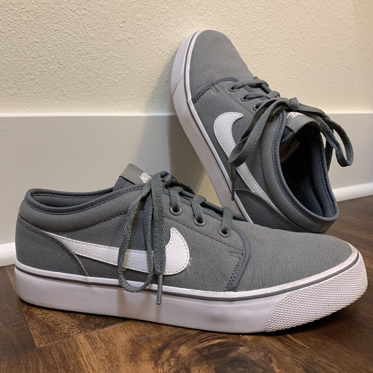 EUC | Nike “Toki Low TXT” Sneakers | Cool Grey/White Men's