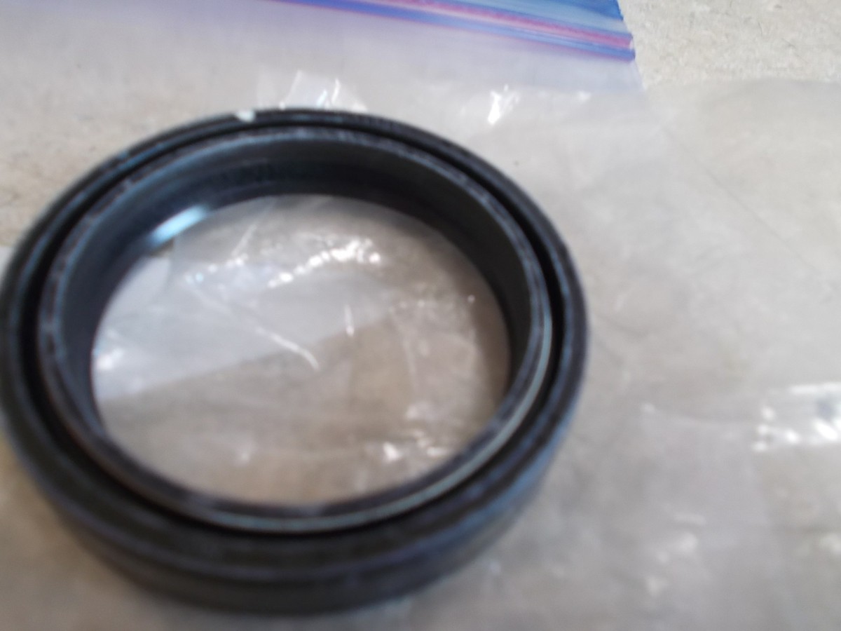 NOS OEM Kawasaki Fork Outer Tube Oil Seal 1998 ZX600 ZX900 Ninja