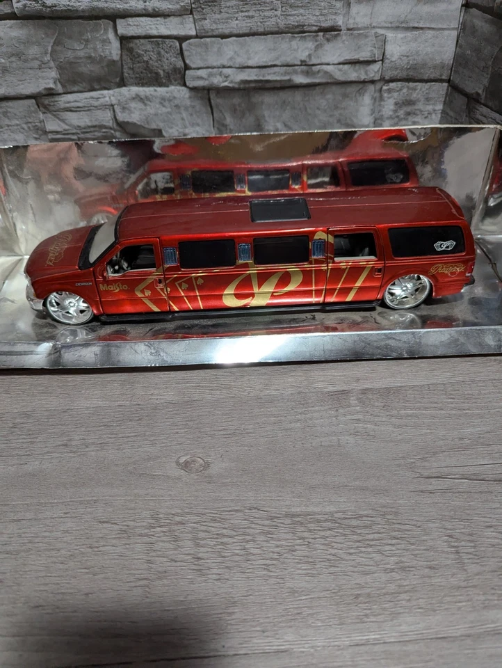 Maisto Playerz escala 1:24 Ford Excursion limusina modelo de coche fundido a presión Foto 2 de 4