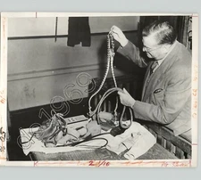 VTG 1940s Press Photo Police Discover Straps & Whips @ Dr. ANNA SWIFT Apt. NICE 