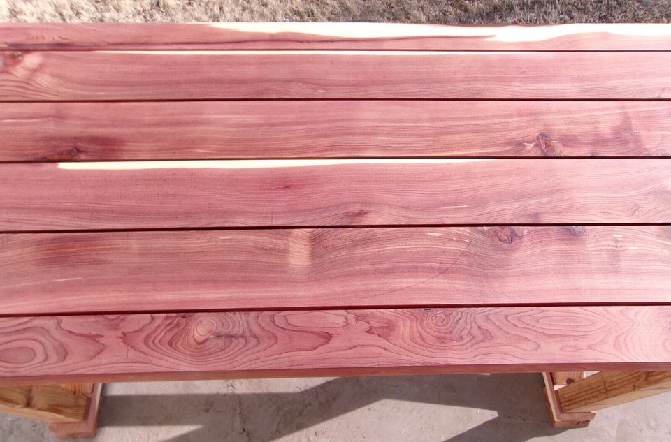 Mesa Ourdoor feita à mão de cedro vermelho oriental 6 pés de comprimento, 30 de largura, 30 de altura - Imagem 4 de 4