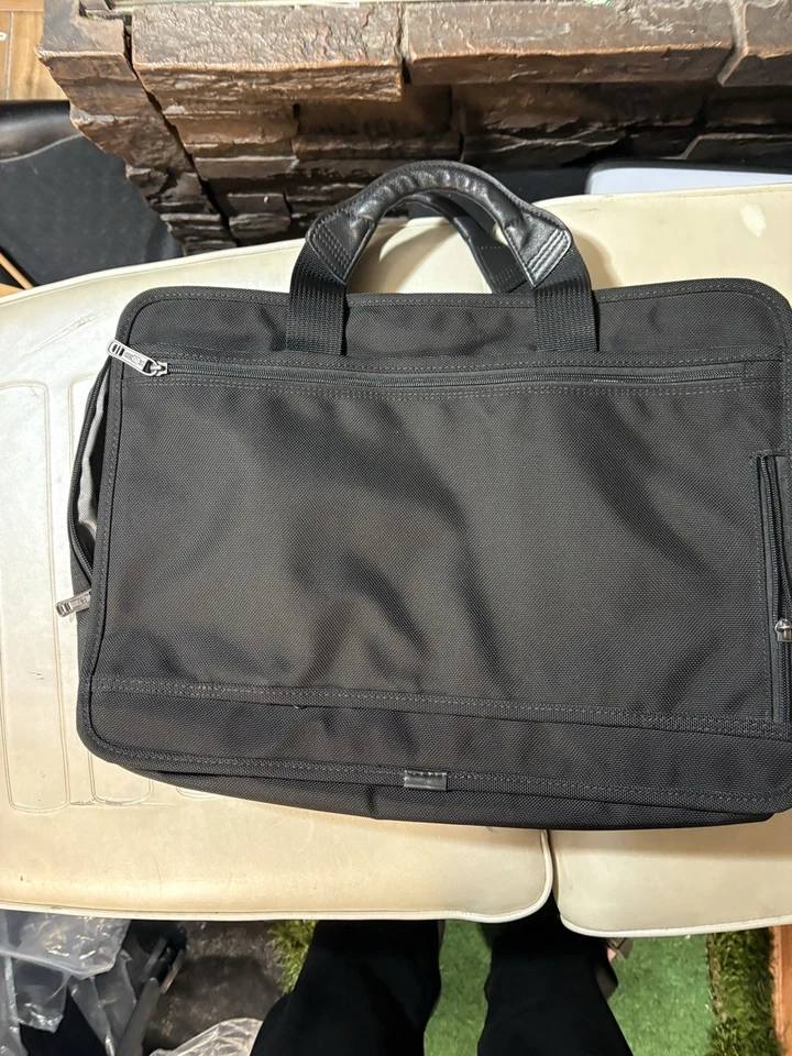 Victorinox/Swiss Army 17” Travel Shoulder Bag/Briefcase/Laptop - Image 3 of 4