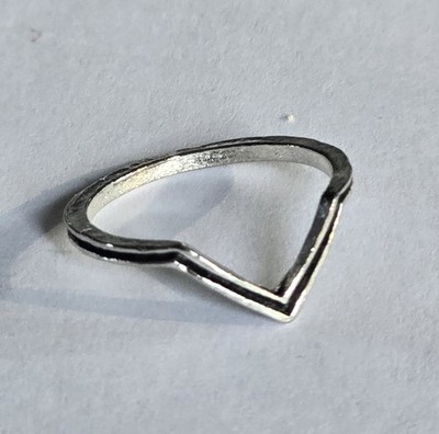 CHEVRON TITANIUM QUALITY SILVER NEW SIZE 5 TRENDSETTER RING