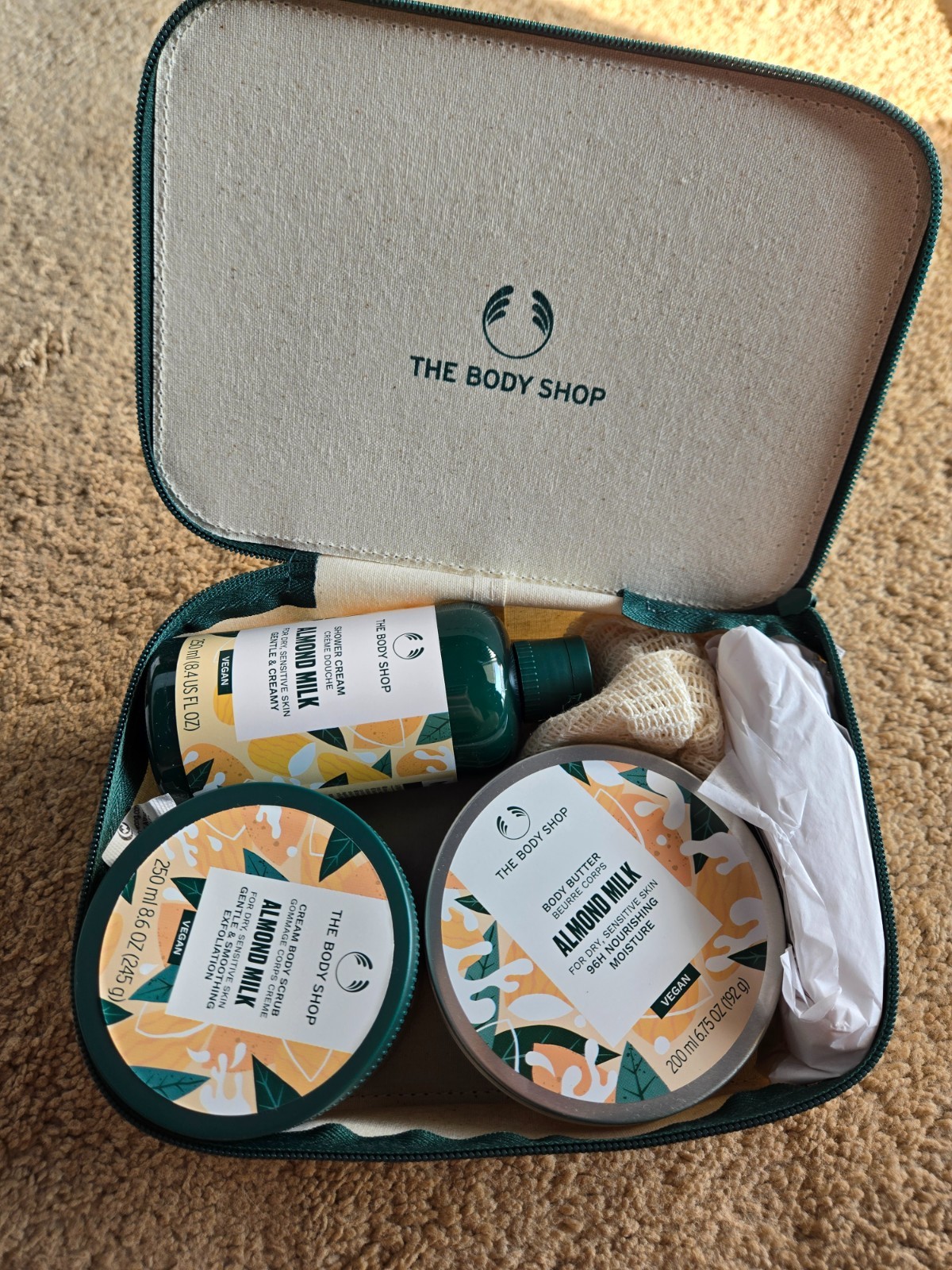 The Body Shop Soothe & Smooth Almond Milk Big Gift Set