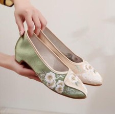New Women's Chinese Folk Embroidered Shoes Flower Soft Sole Flat Floral Shoes