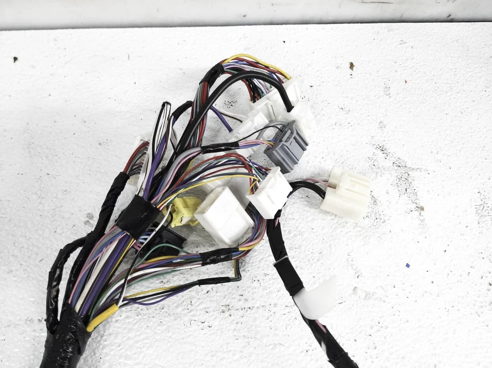 Arnés de cables para instrumentos Toyota Sienna 2017 82141-08F91 *Falta enchufe* Foto 2 de 4