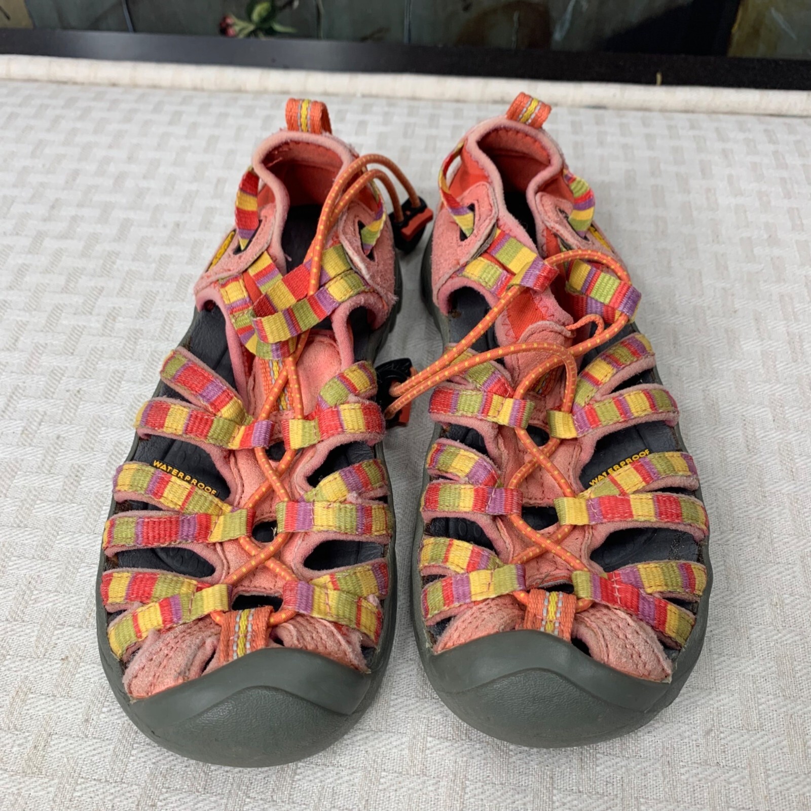 Sandali da trekking pescatore con coulisse arancione Keen Girls Whisper Raya taglia 1Y