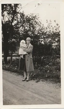 Photo Snapshot Vintage Woman holding Baby 1215
