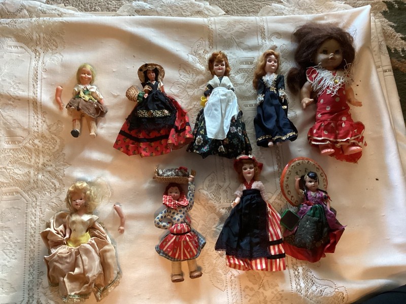 9 Vintage various countries, dolls