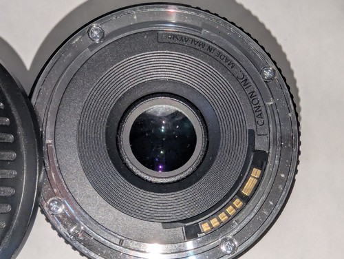 Canon EF 40mm 1:2.8 STM Pancake MACRO Lens - Picture 4 of 10