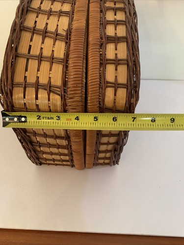 VTG Wicker Basket Large w/ Handles Boho 1970s Cloth Lined Picnic Suitcase - Picture 11 of 12