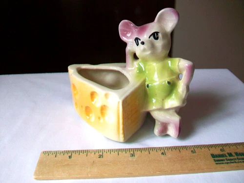 VINTAGE SHAWNEE POTTERY MOUSE WITH CHEESE SIDE PLANTER