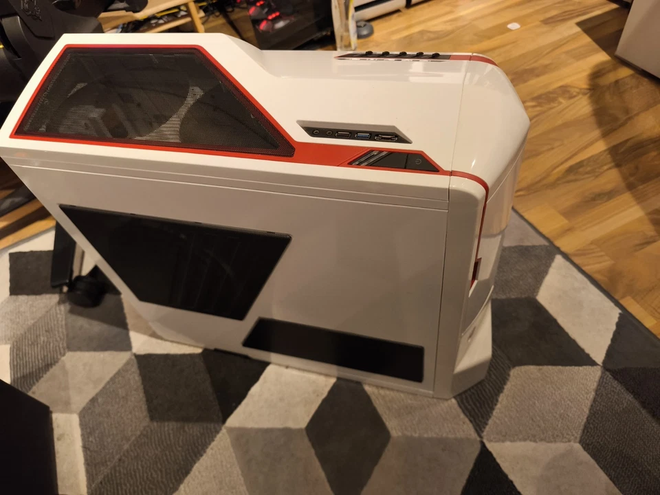 NZXT Phantom – Urvariante (Weiß/Rot) mit USB-3.0-Panel - Bild 4 von 4