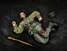 1/35 Scale Dead German Soldier Resin Figure WWII Battlefield Casualty Model Kit
