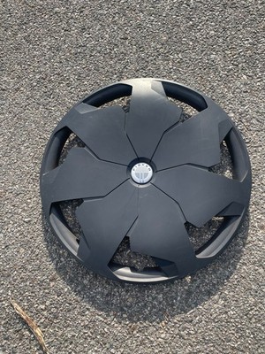 One genuine 2023 2024 Fisker Ocean 20 inch hubcap wheel cover FM2920300127