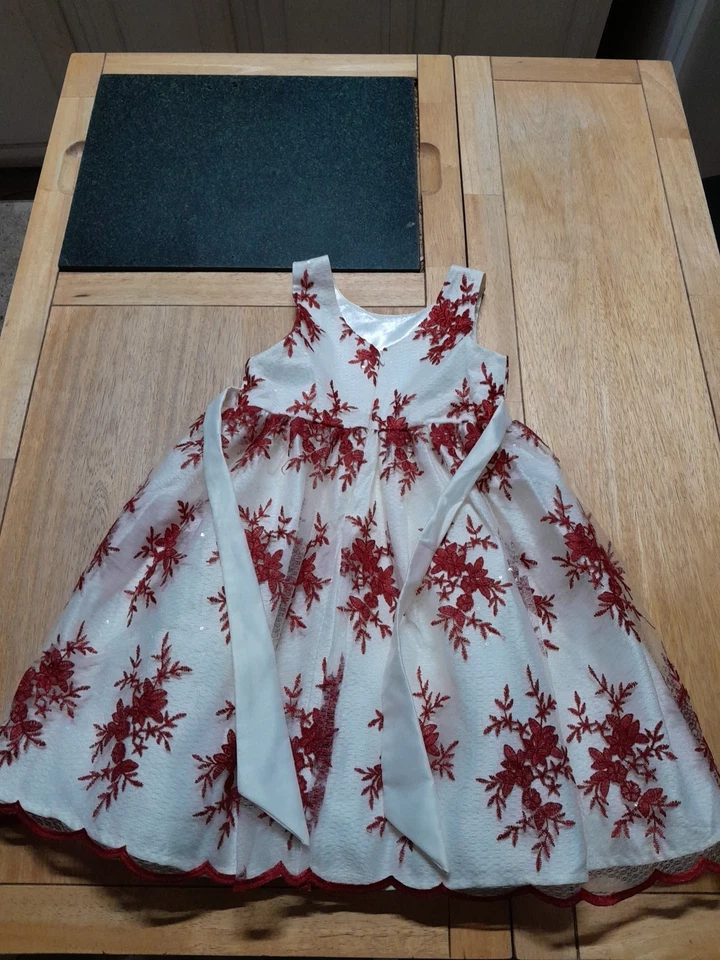 American Couture Princess Dress Pearl Bead Lace Girl 5 Holiday, Wedding, ETC.... - Image 3 of 4