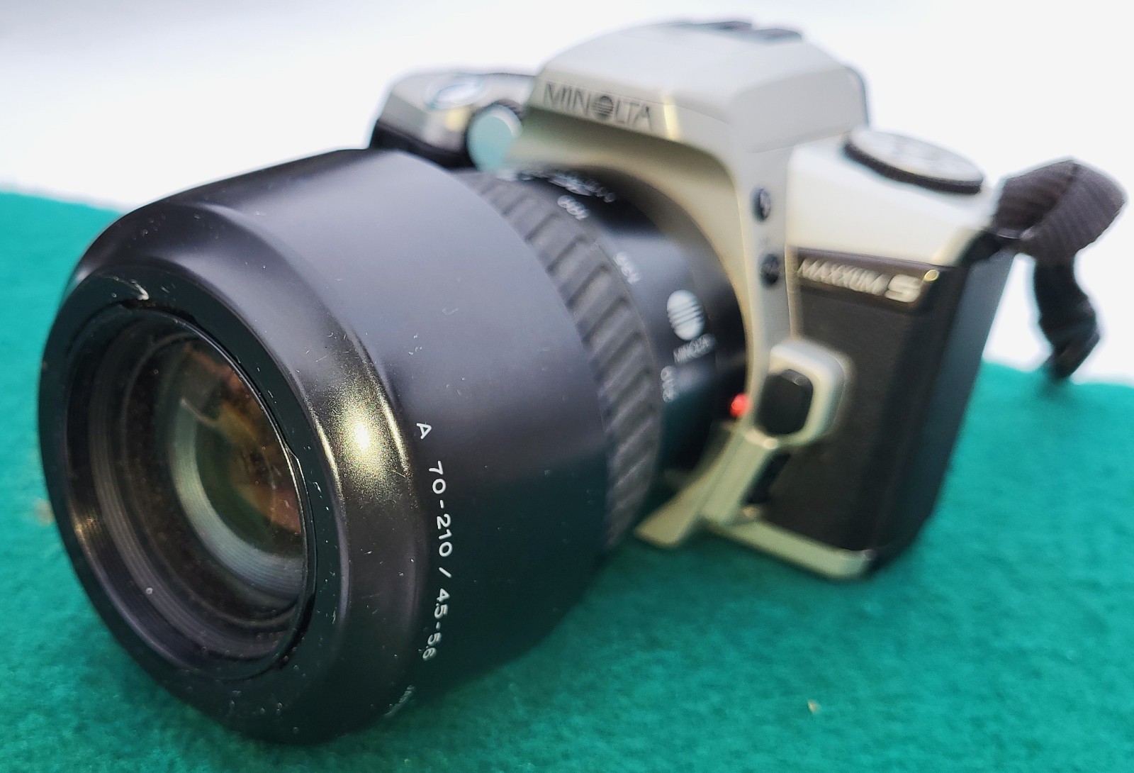 Minolta Camera, MAXXUM 5, 70 - 210MM Lens, (Un-Tested)